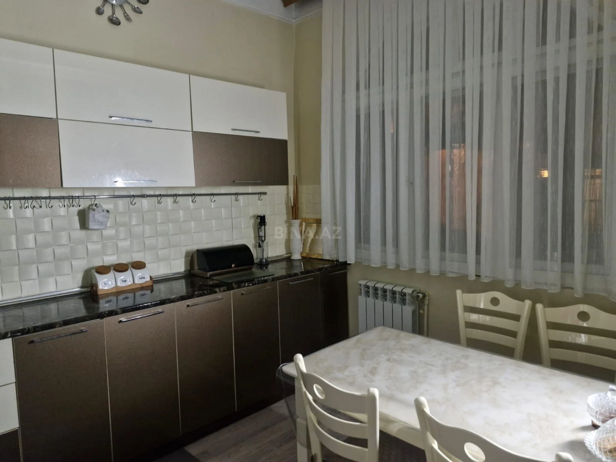 Satılır 6 otaqlı həyət evi 300 m²