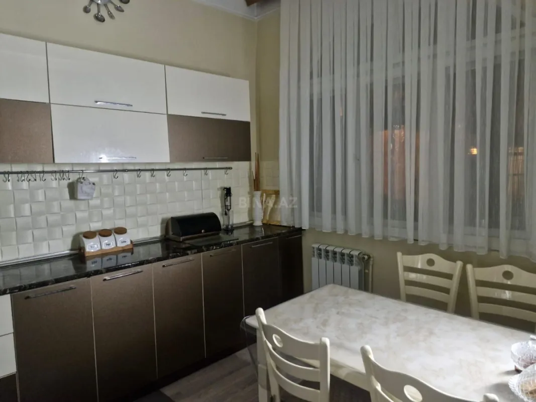 Satılır 6 otaqlı həyət evi 300 m²