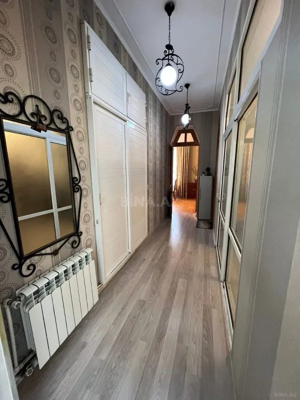 Satılır 6 otaqlı həyət evi 300 m²