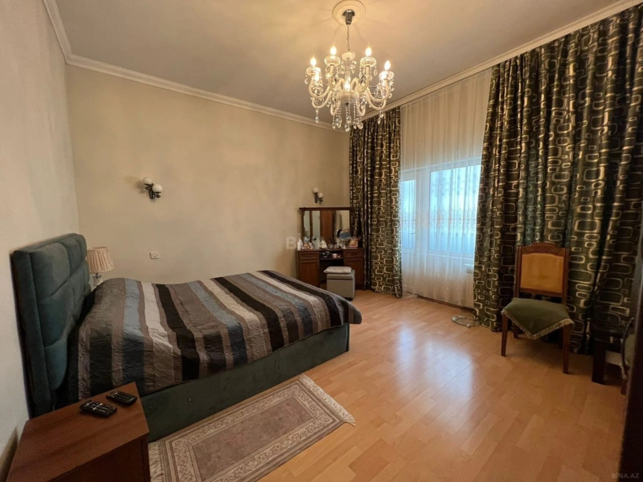 Satılır 6 otaqlı həyət evi 300 m²