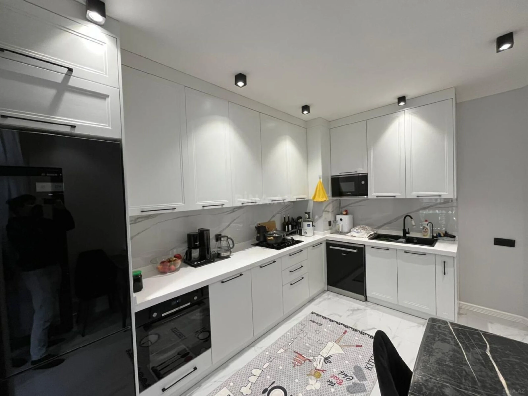 Kirayə verilir 3 otaqlı mənzil 120 m²