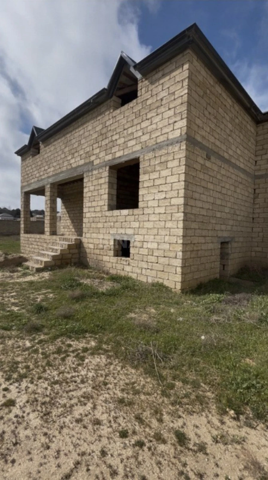 Satılır 4 otaqlı həyət evi 98 m²