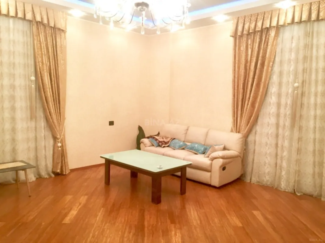 Kirayə verilir 4 otaqlı mənzil 230 m²