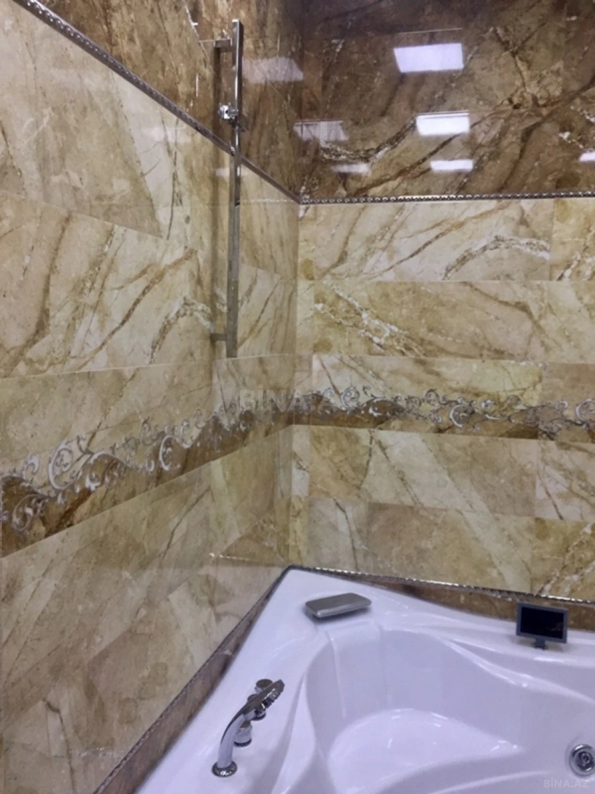 Kirayə verilir 4 otaqlı mənzil 230 m²