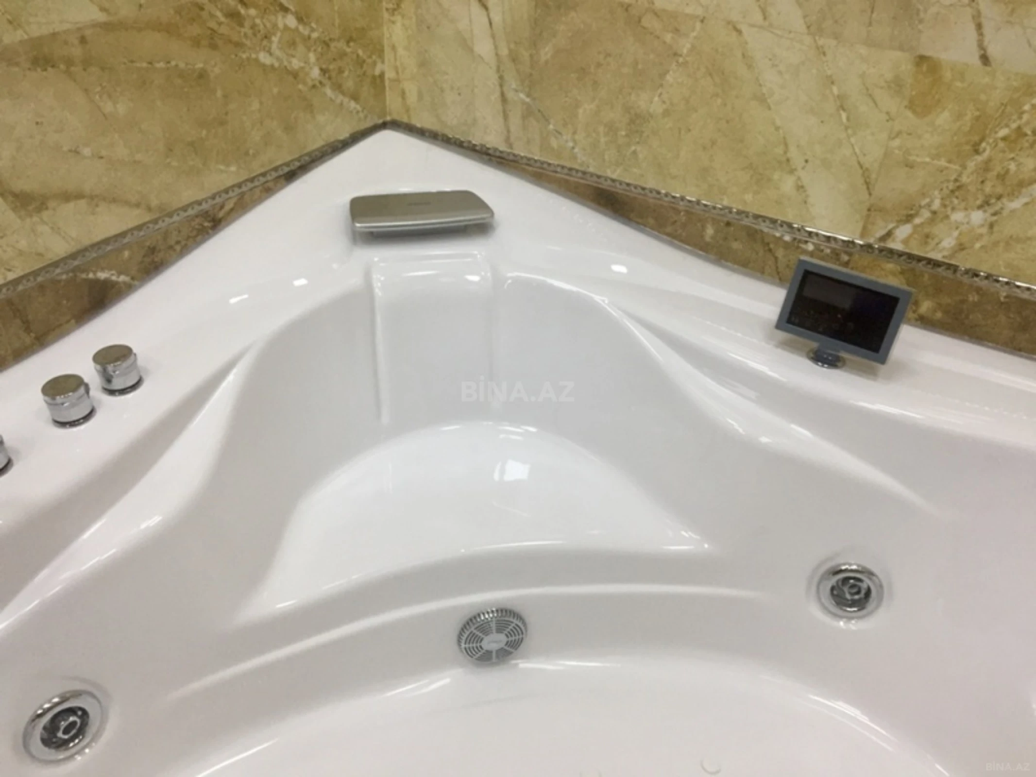 Kirayə verilir 4 otaqlı mənzil 230 m²