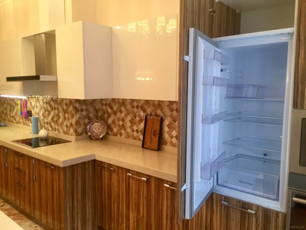 Kirayə verilir 4 otaqlı mənzil 230 m²