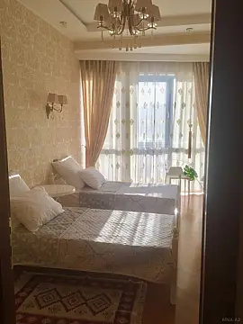 Kirayə verilir 4 otaqlı mənzil 230 m²