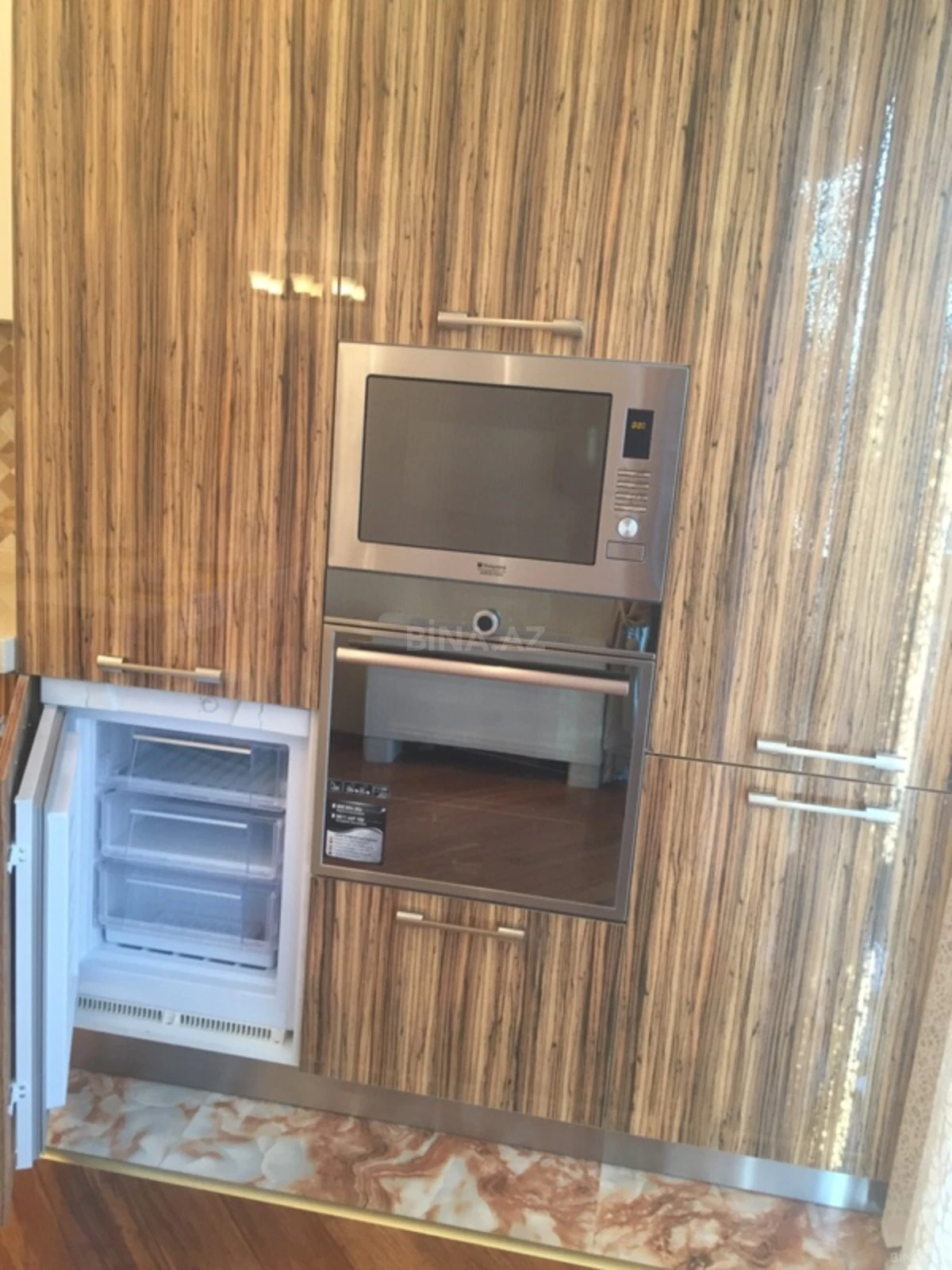 Kirayə verilir 4 otaqlı mənzil 230 m²