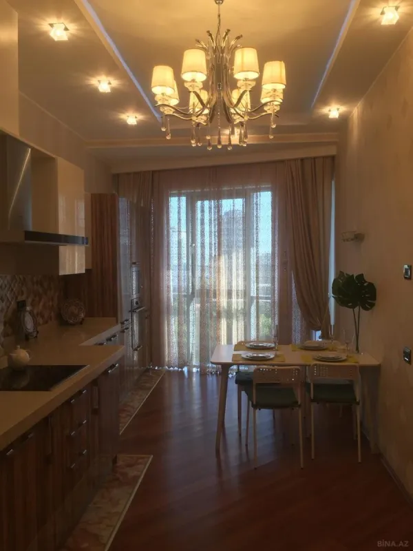 Kirayə verilir 4 otaqlı mənzil 230 m²