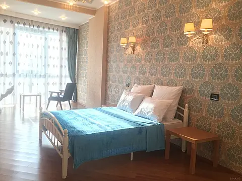 Kirayə verilir 4 otaqlı mənzil 230 m²