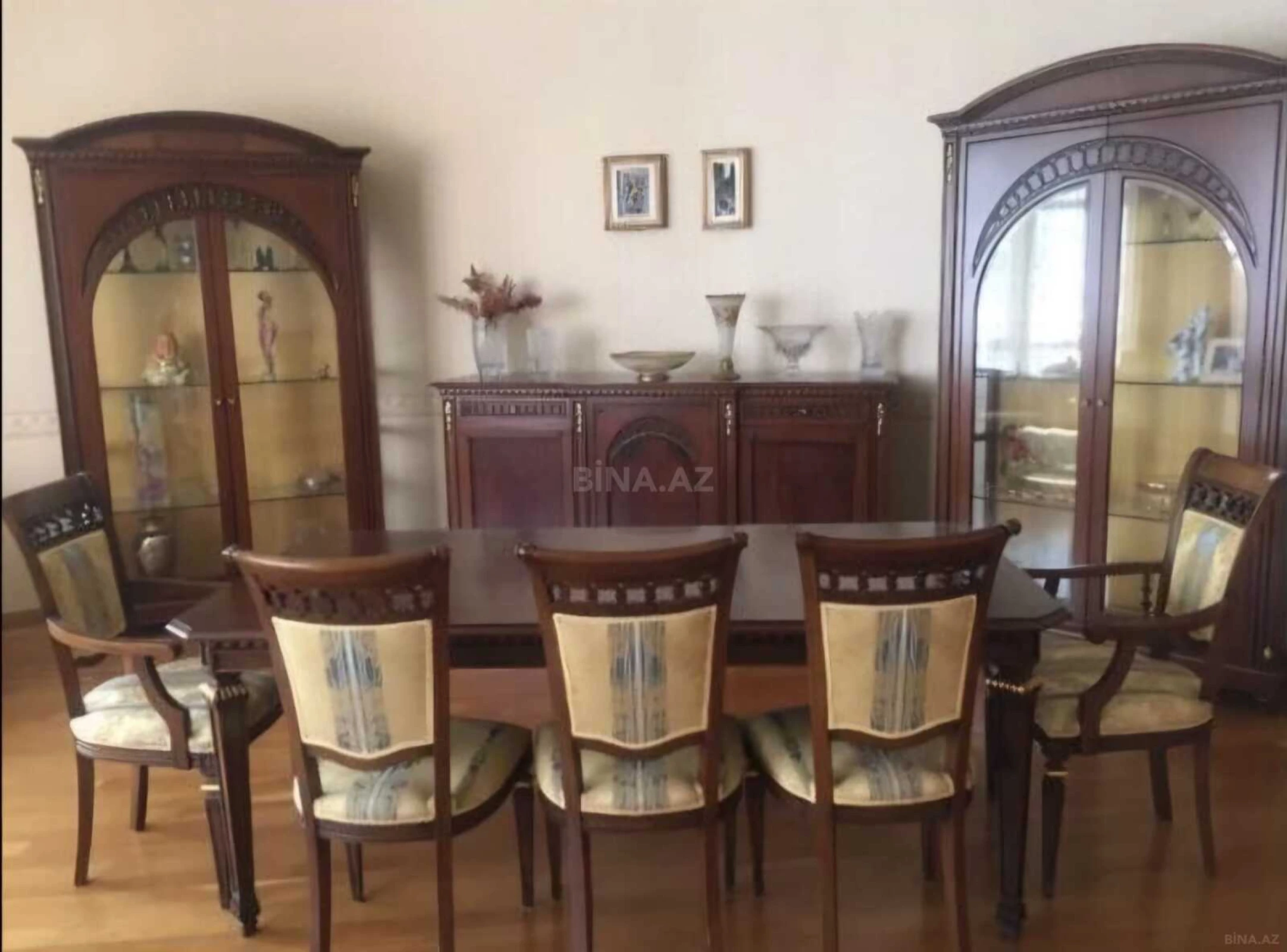 Satılır 4 otaqlı mənzil 230 m²