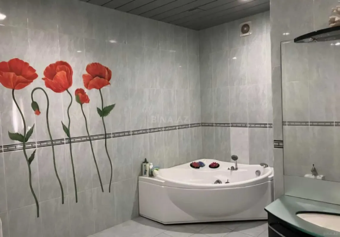 Satılır 4 otaqlı mənzil 230 m²