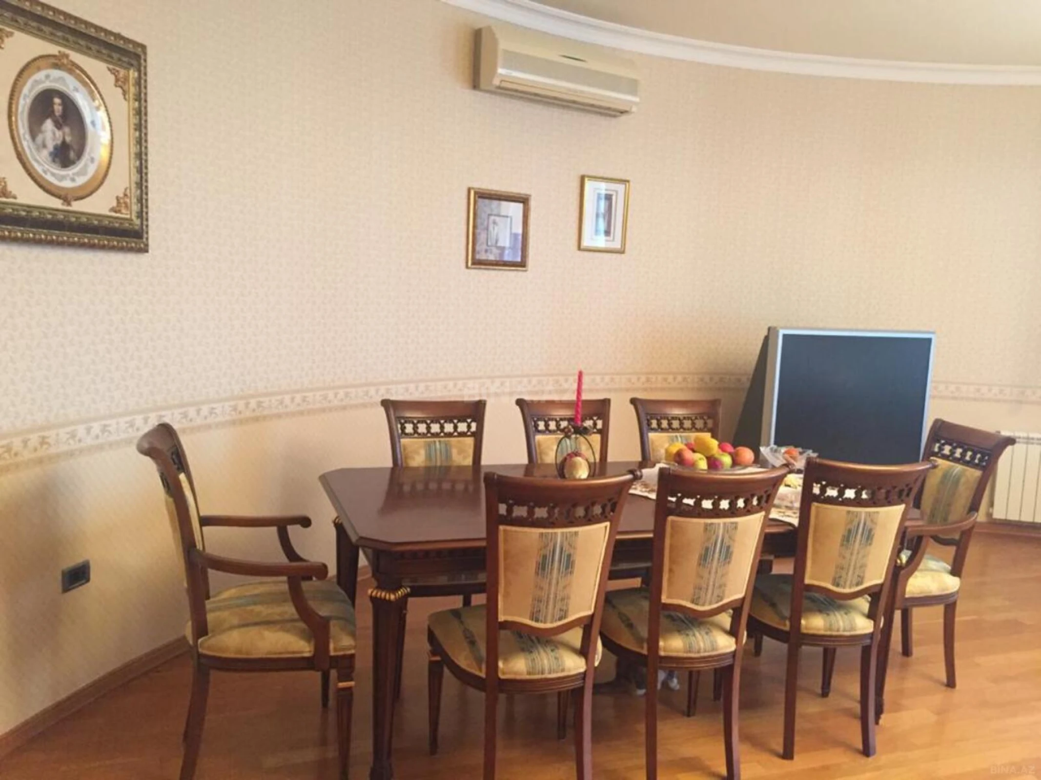 Satılır 4 otaqlı mənzil 230 m²