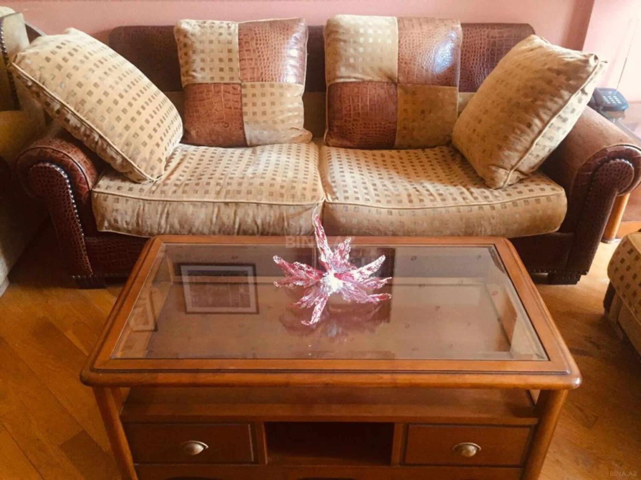 Satılır 4 otaqlı mənzil 230 m²