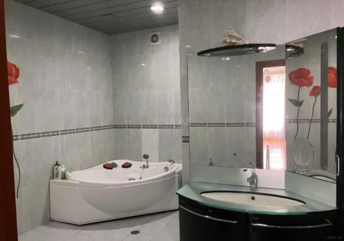 Satılır 4 otaqlı mənzil 230 m²