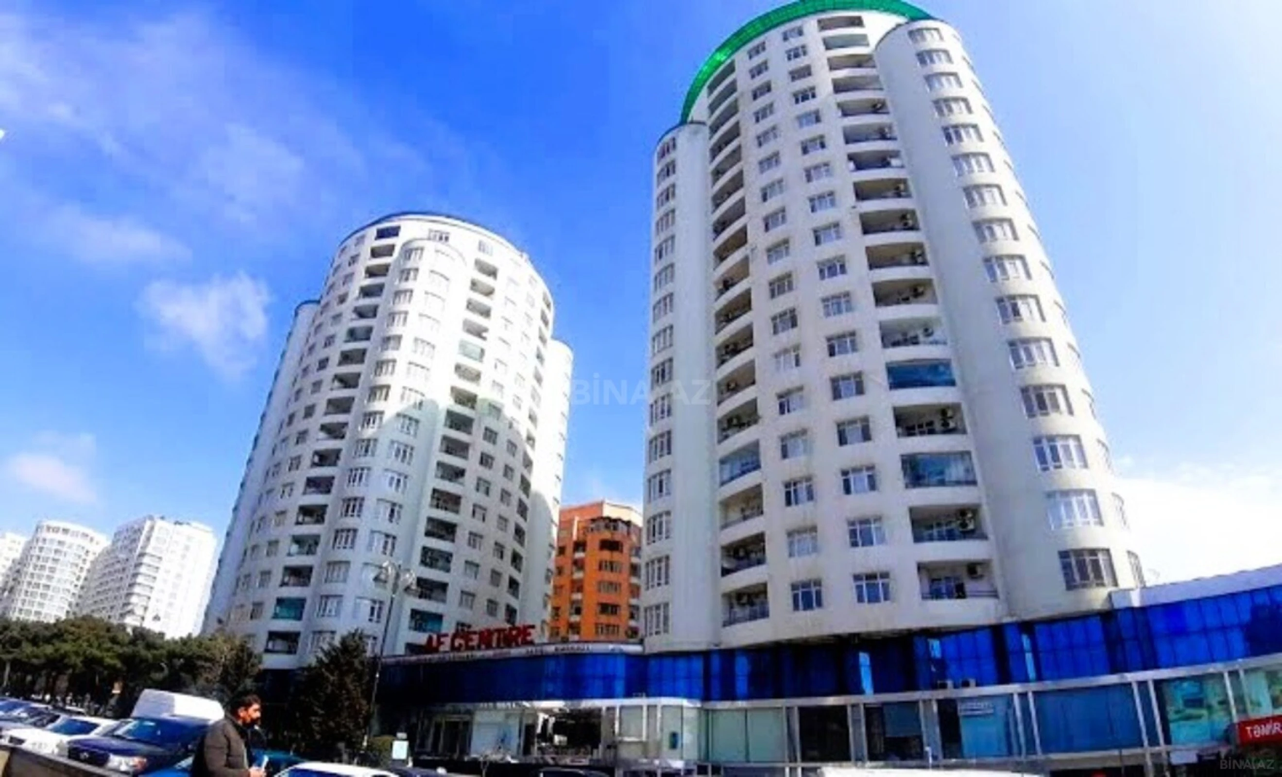 Satılır 4 otaqlı mənzil 230 m²