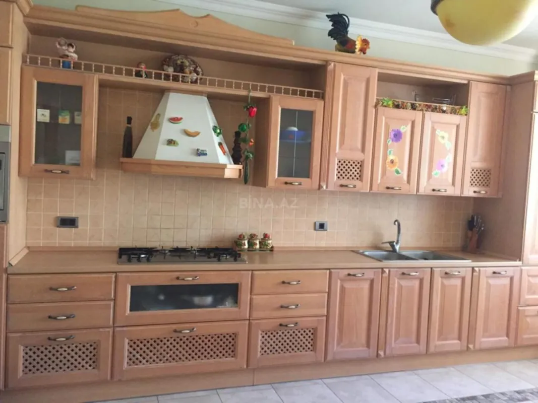 Satılır 4 otaqlı mənzil 230 m²