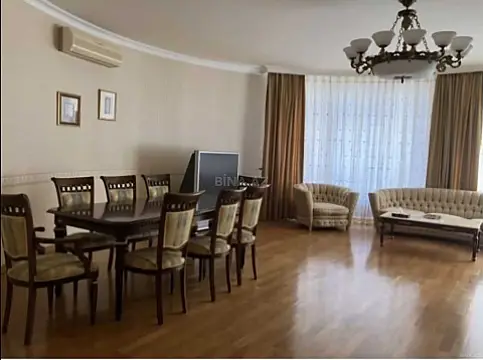 Satılır 4 otaqlı mənzil 230 m²