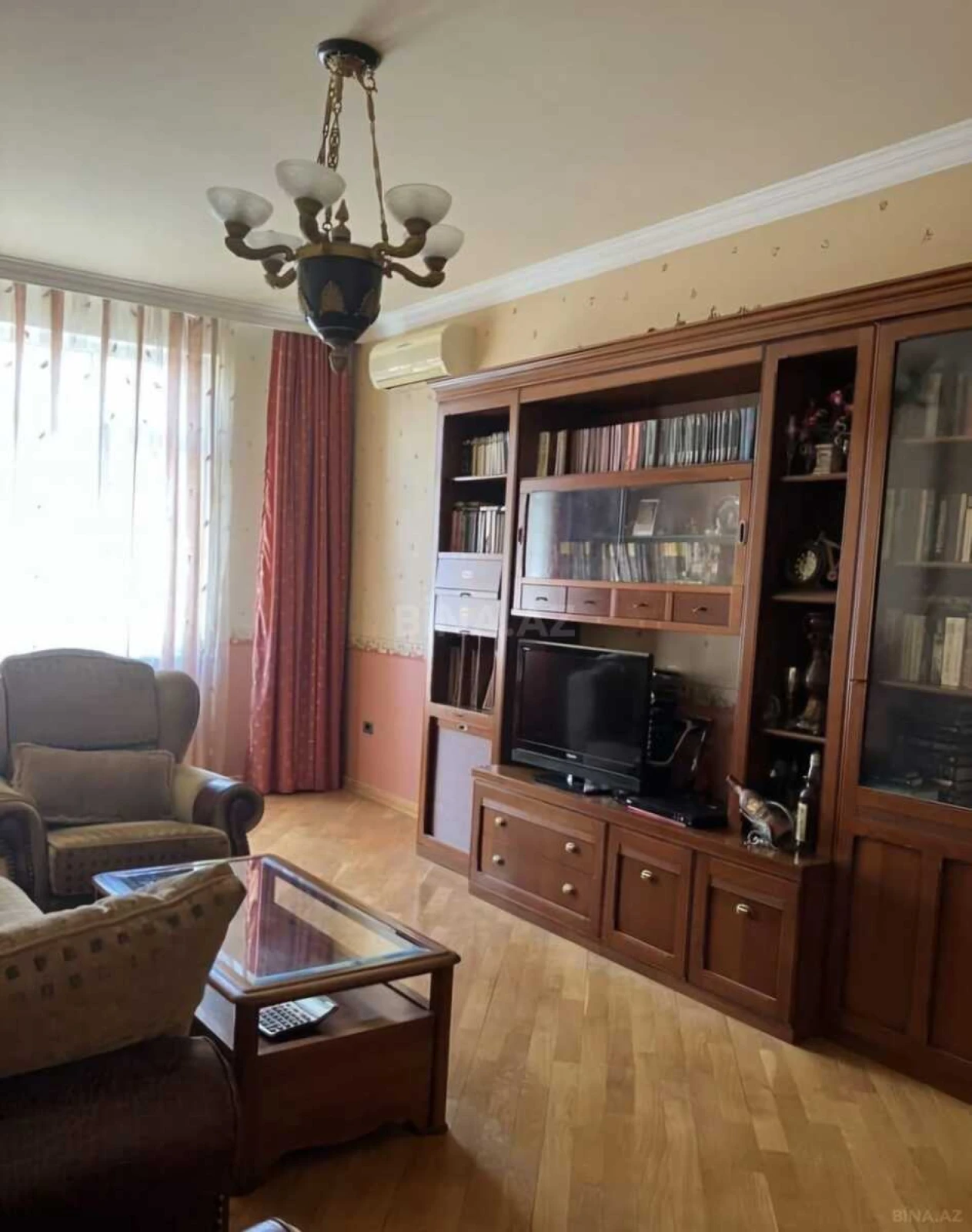 Satılır 4 otaqlı mənzil 230 m²