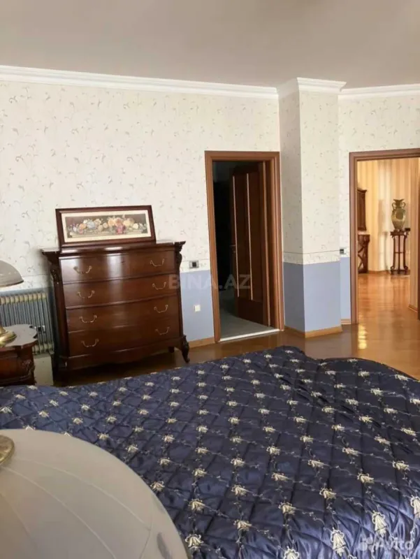 Satılır 4 otaqlı mənzil 230 m²