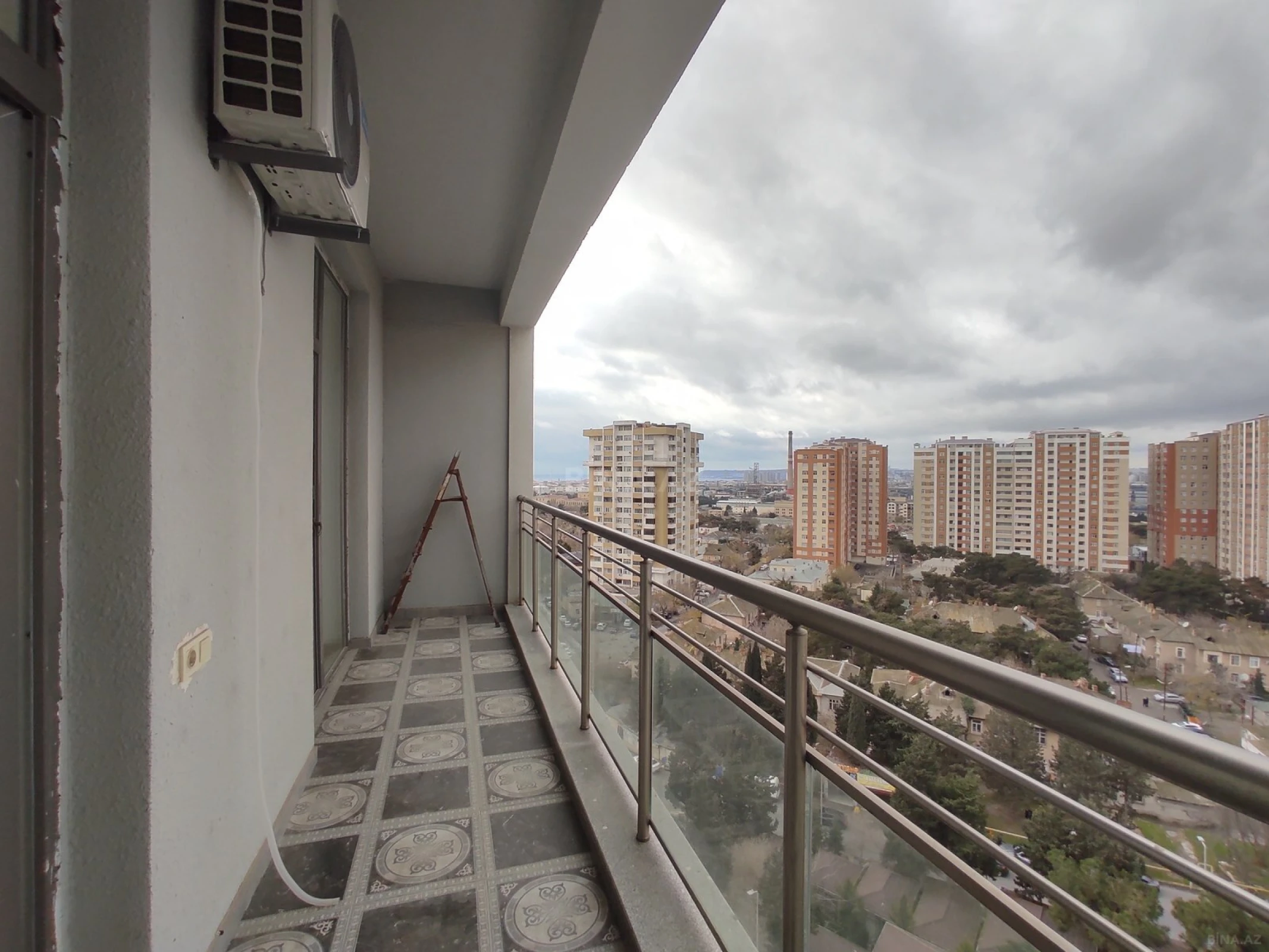 Satılır 1 otaqlı mənzil 60 m²