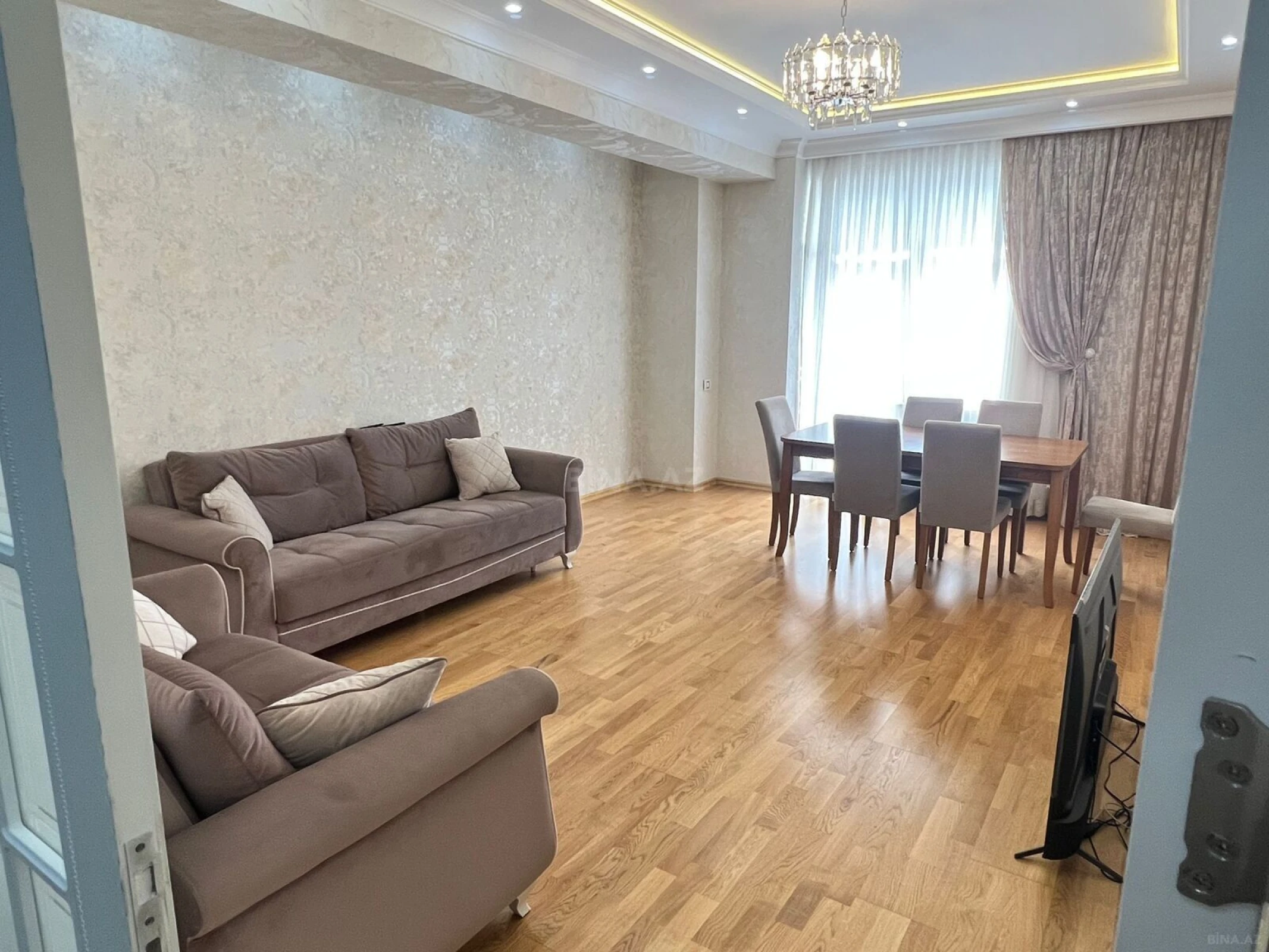 Satılır 4 otaqlı mənzil 155 m²
