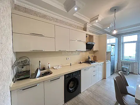 Satılır 4 otaqlı mənzil 155 m²