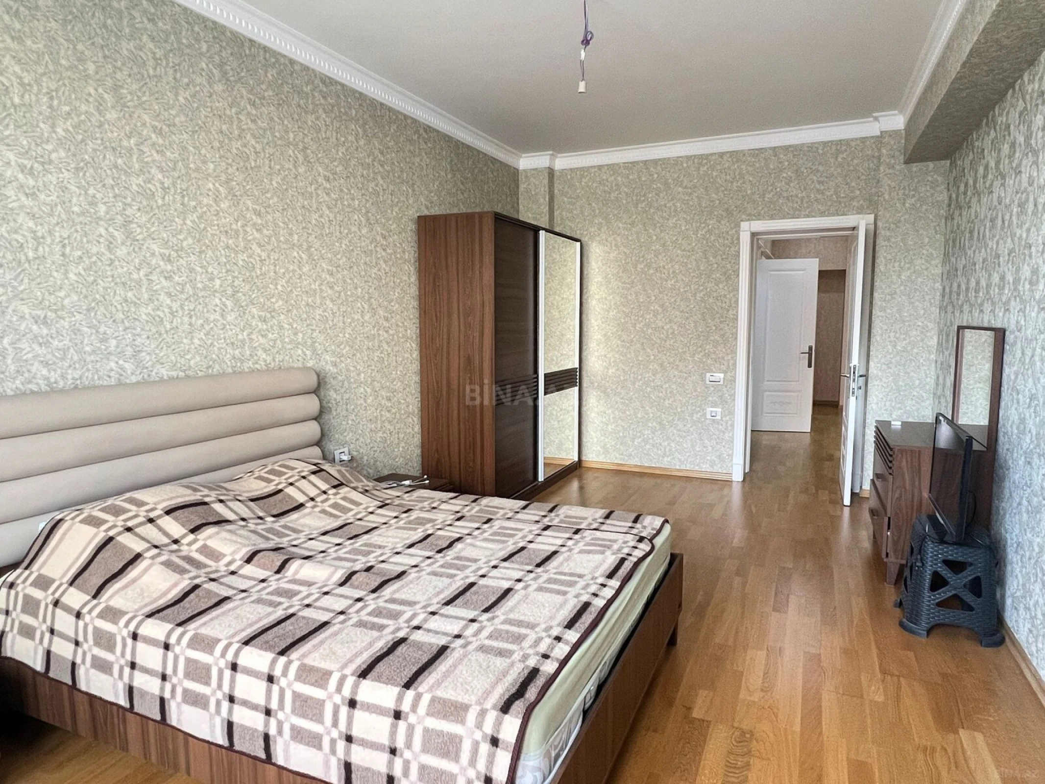 Satılır 4 otaqlı mənzil 155 m²