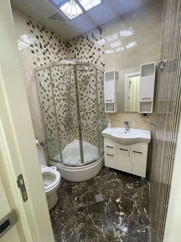 Kirayə verilir 2 otaqlı mənzil 120 m²