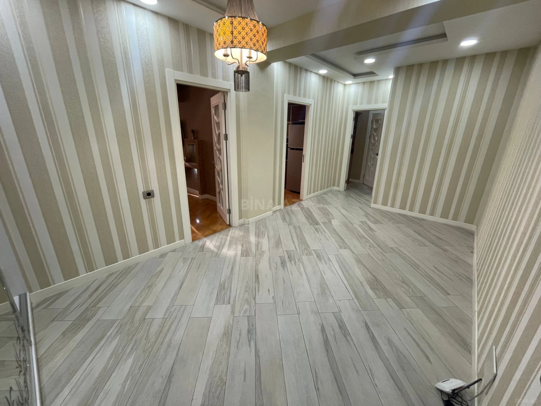 Kirayə verilir 2 otaqlı mənzil 120 m²