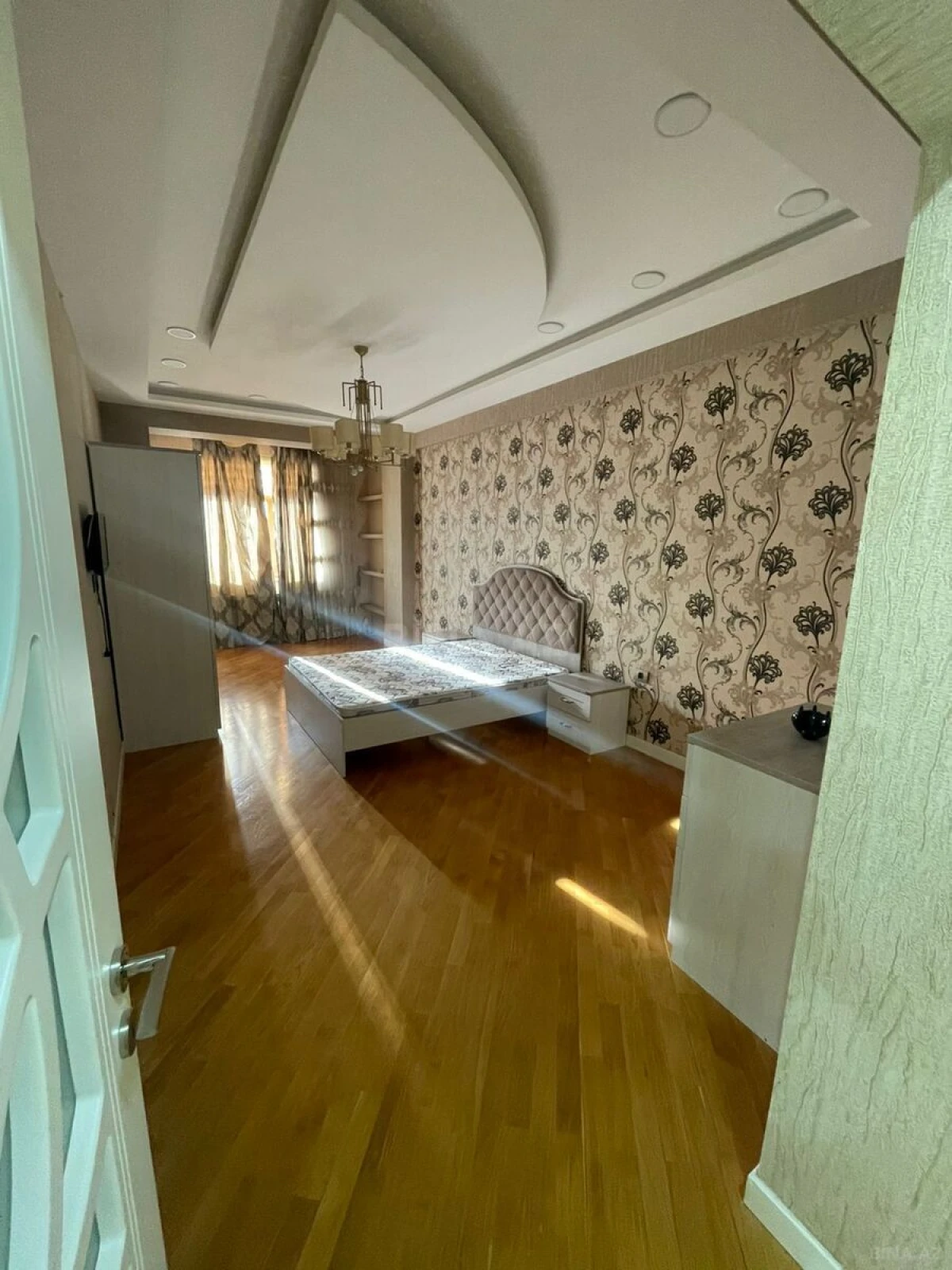 Kirayə verilir 2 otaqlı mənzil 120 m²