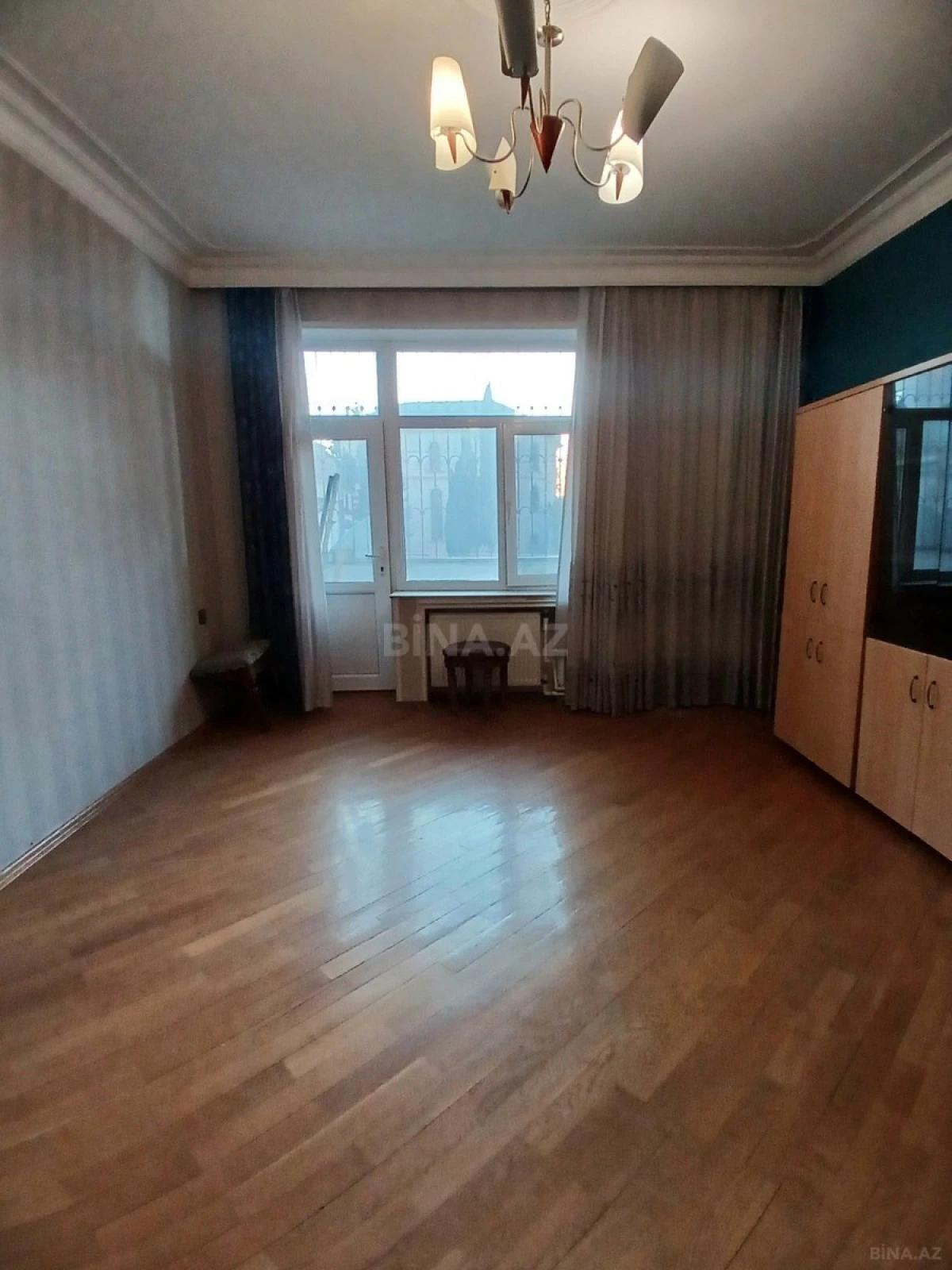 Satılır 4 otaqlı mənzil 175 m²