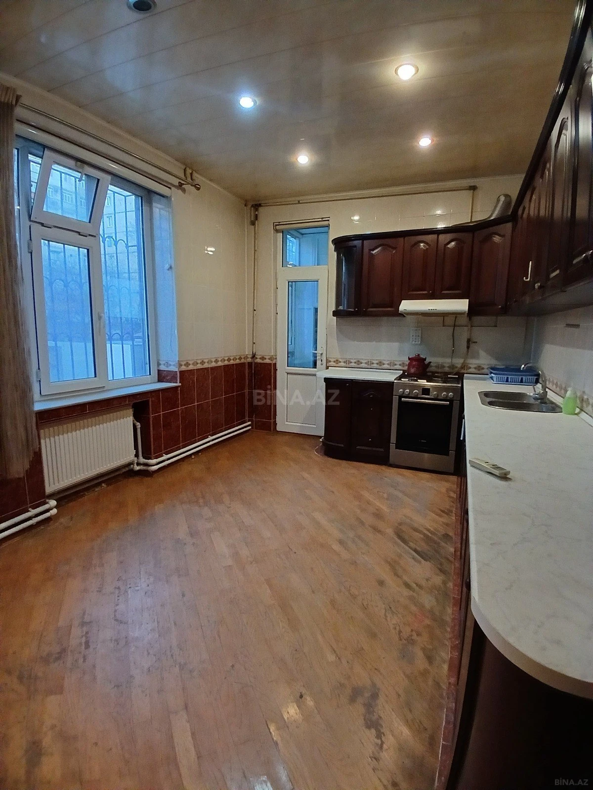 Satılır 4 otaqlı mənzil 175 m²