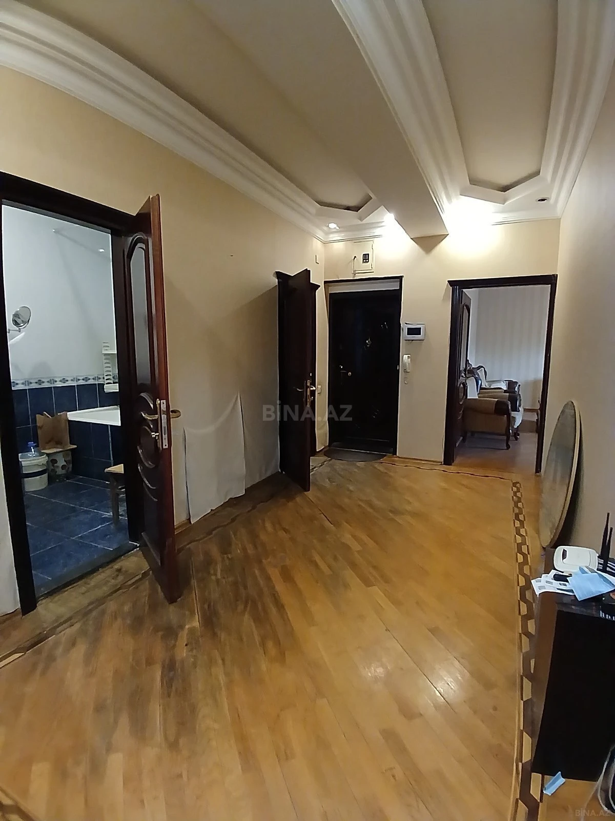 Satılır 4 otaqlı mənzil 175 m²