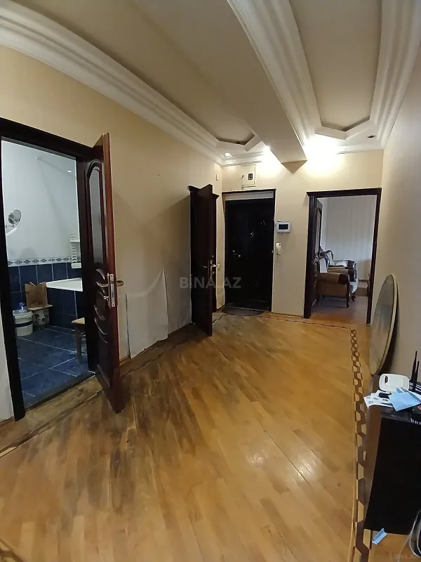 Satılır 4 otaqlı mənzil 175 m²