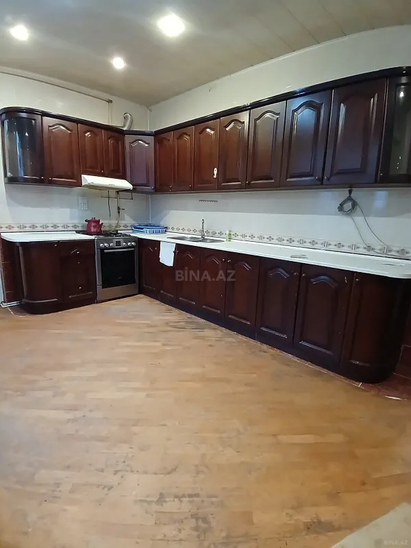 Satılır 4 otaqlı mənzil 175 m²
