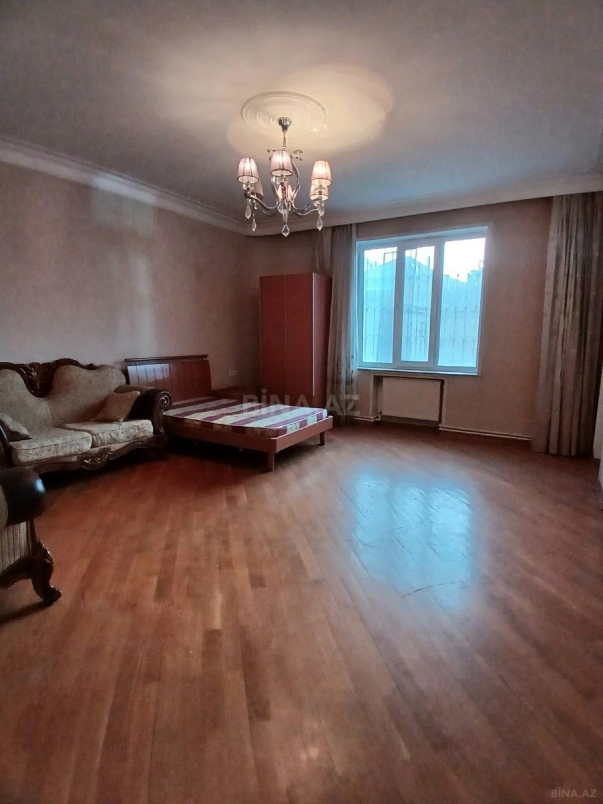 Satılır 4 otaqlı mənzil 175 m²