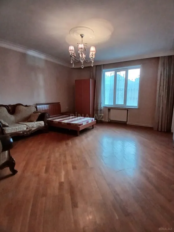 Satılır 4 otaqlı mənzil 175 m²