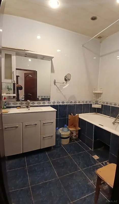 Satılır 4 otaqlı mənzil 175 m²