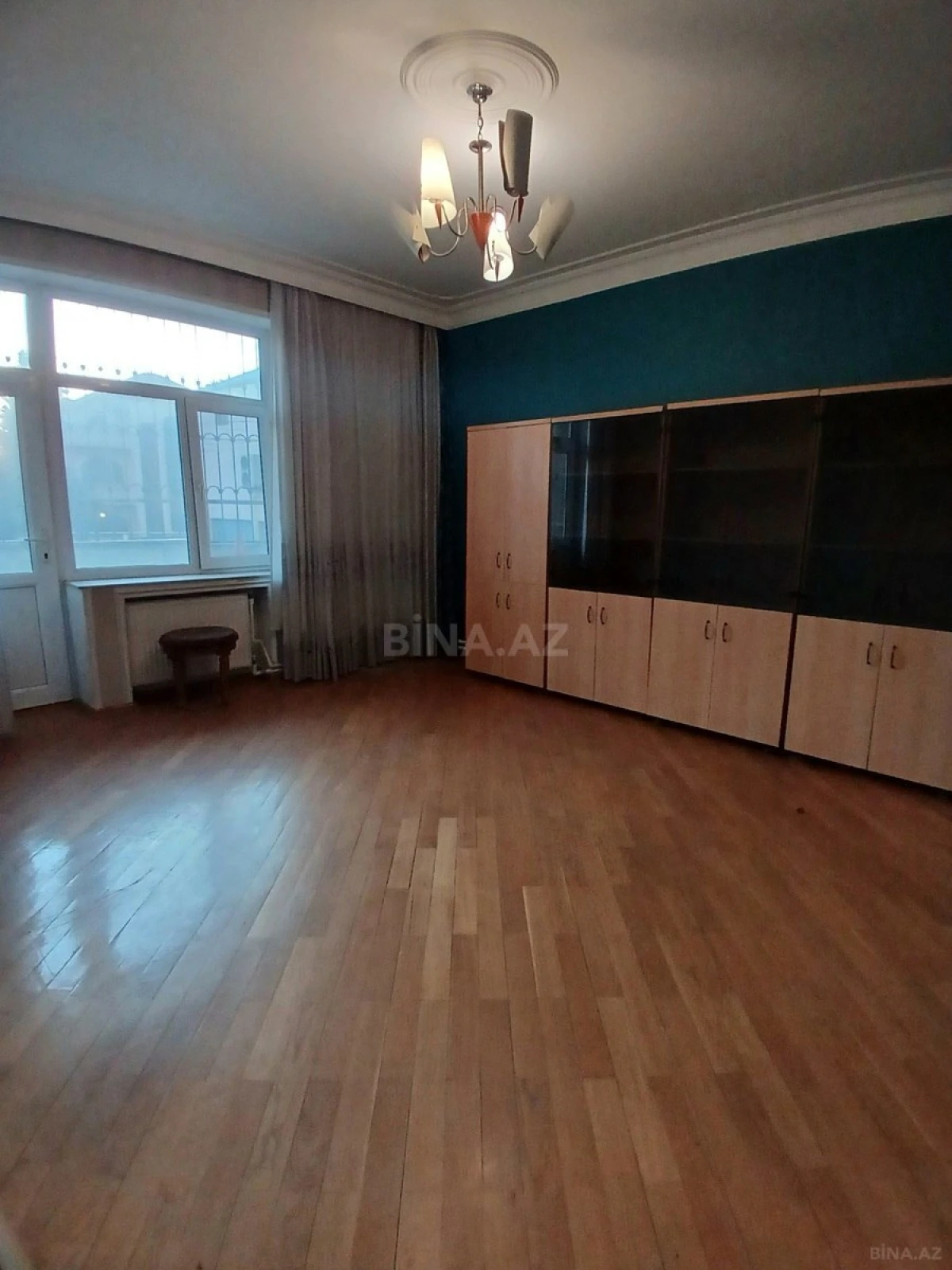Satılır 4 otaqlı mənzil 175 m²