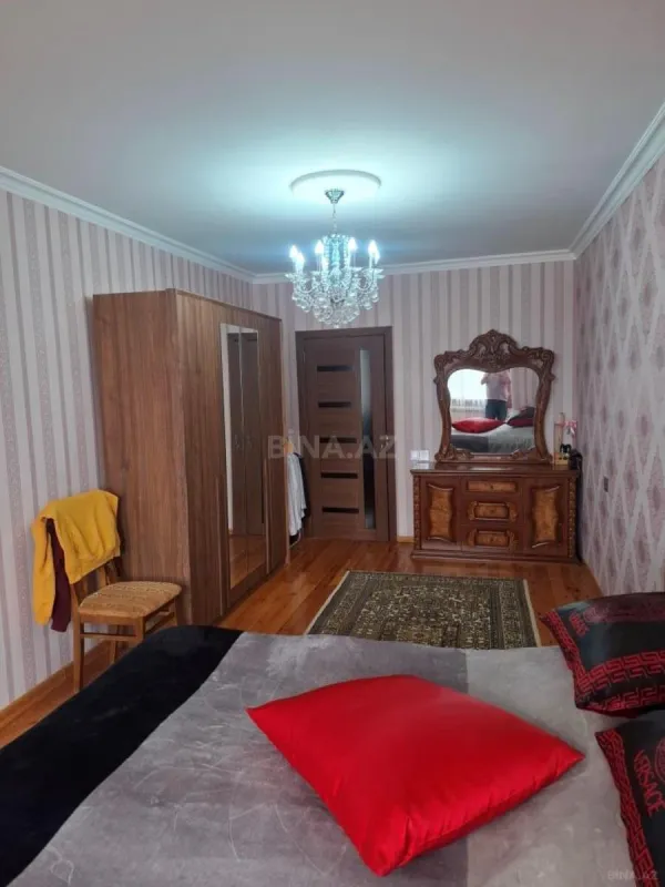 Satılır 5 otaqlı mənzil 112 m²