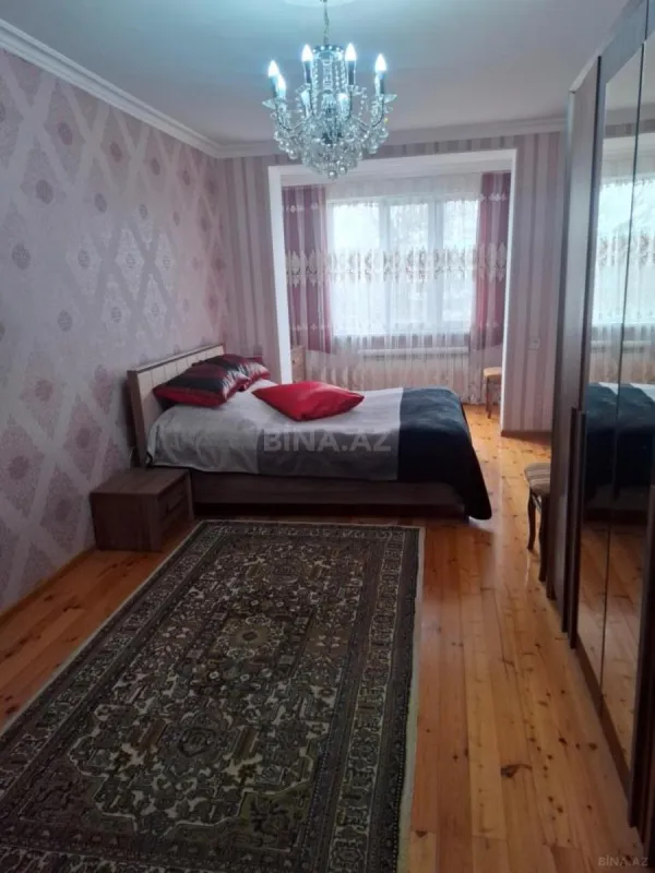 Satılır 5 otaqlı mənzil 112 m²