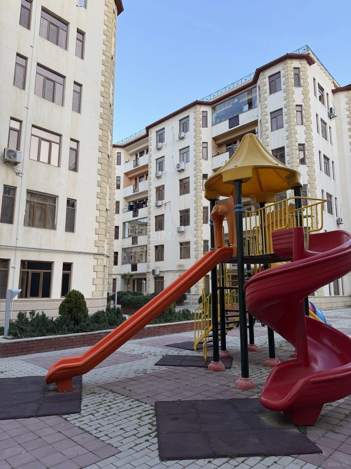 Satılır 2 otaqlı mənzil 100 m²