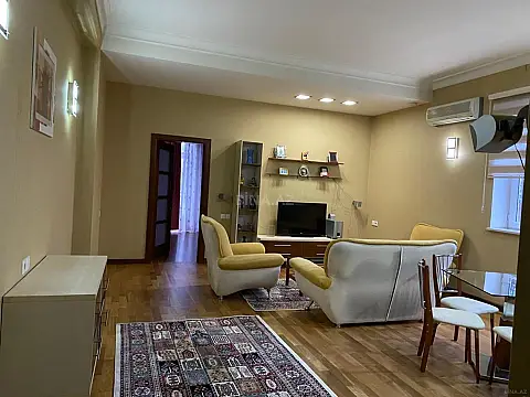 Kirayə verilir 2 otaqlı mənzil 60 m² — Bakı, İçərişəhər 2 otaq 60.00 m²
