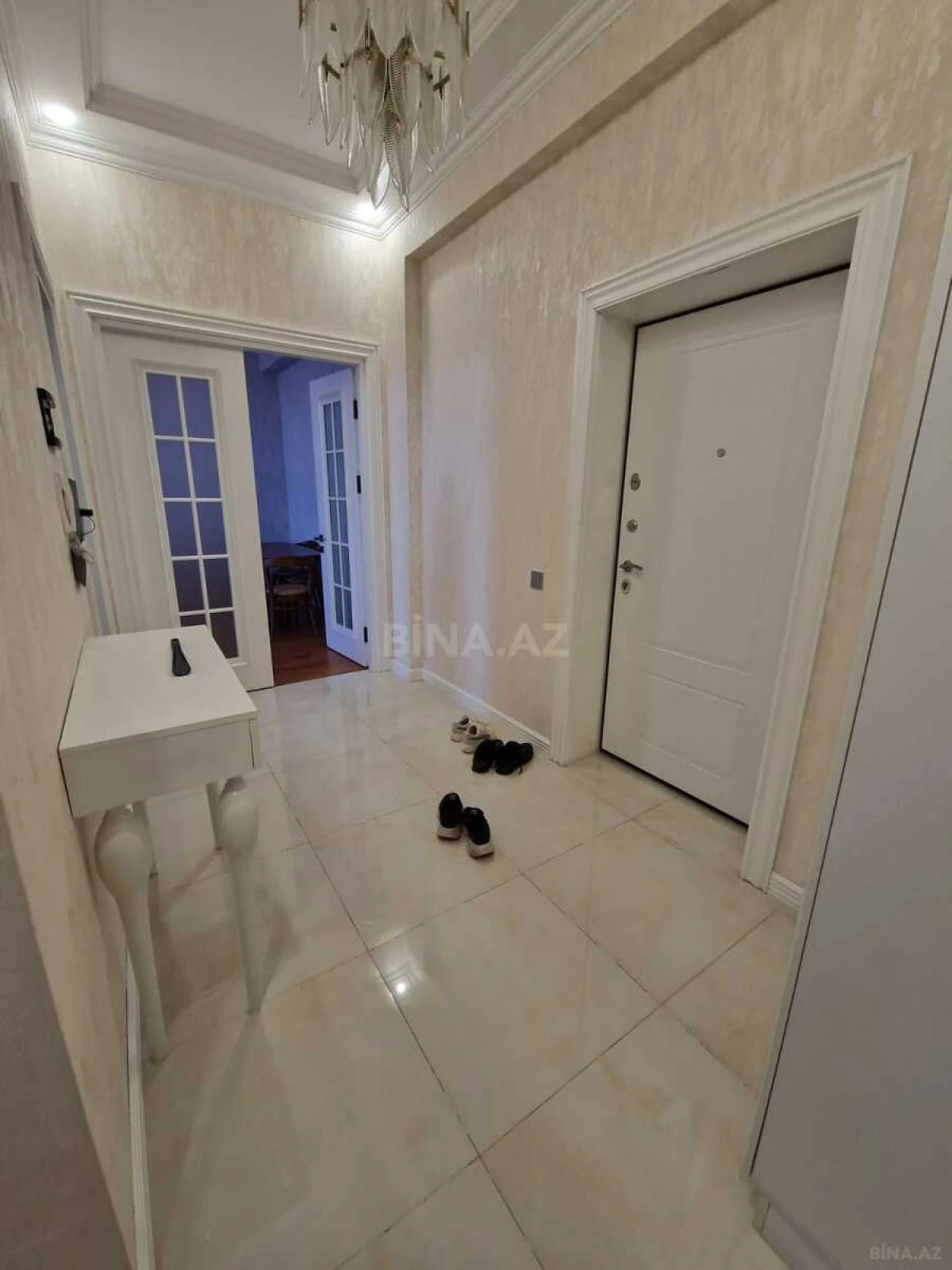 Satılır 2 otaqlı mənzil 68 m²