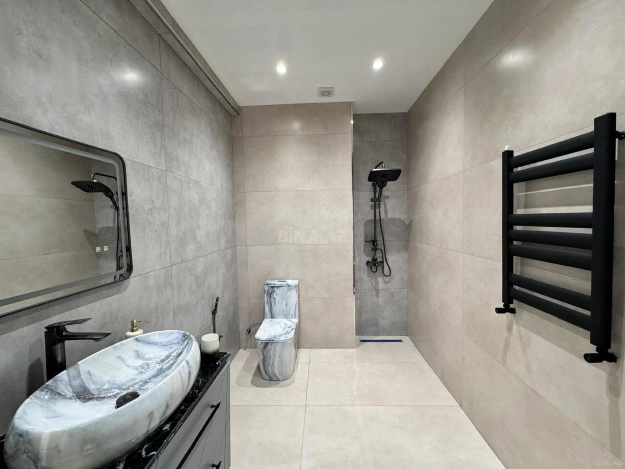 Satılır 2 otaqlı mənzil 65 m²