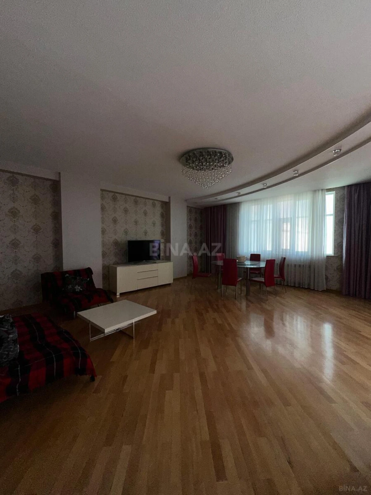 Satılır 4 otaqlı mənzil 178 m²