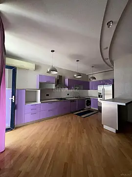 Satılır 4 otaqlı mənzil 178 m²