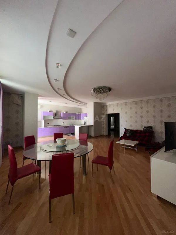 Satılır 4 otaqlı mənzil 178 m²