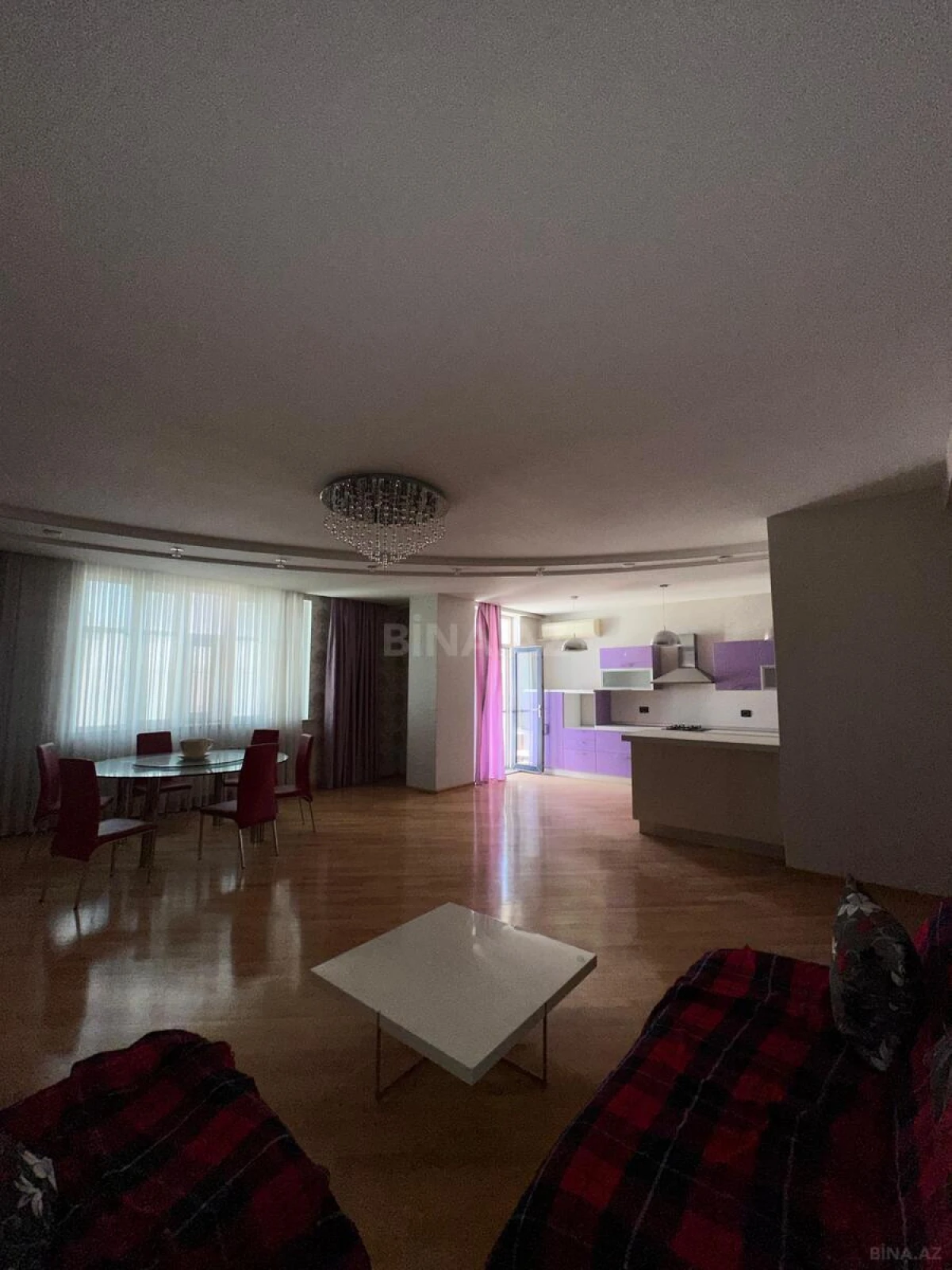Satılır 4 otaqlı mənzil 178 m²